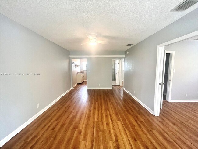 Foto del edificio - 2815 NE 33rd Ave