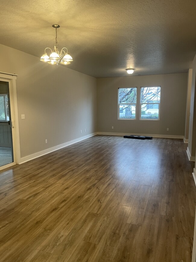 Building Photo - 447 N Baxter Way