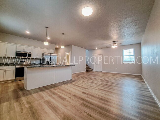 Foto del edificio - Stunning 3-Bedroom end unit Townhome in Wa...