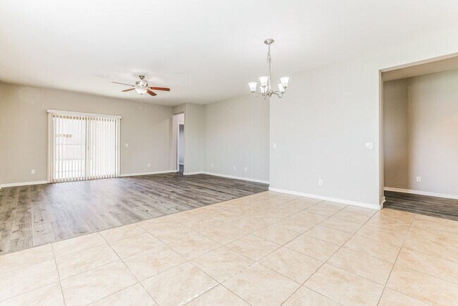 Building Photo - 7515 W Irwin Ave