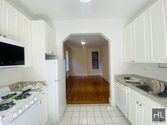 Building Photo - East 38th Street