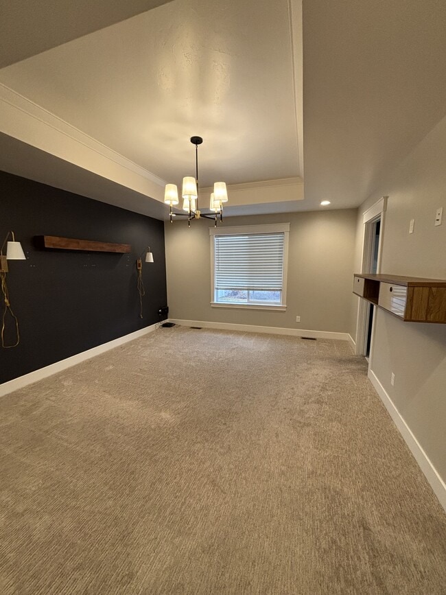 Building Photo - 696 Regency Ln