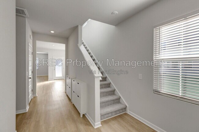 Foto del edificio - 1465 Central Ave