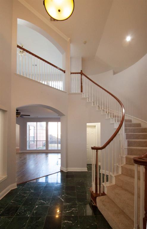 Building Photo - 2022 Midhurst Dr