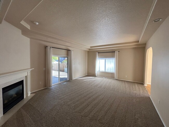Building Photo - Large 3 Bedroom, 2 Bath Home in North Newberg