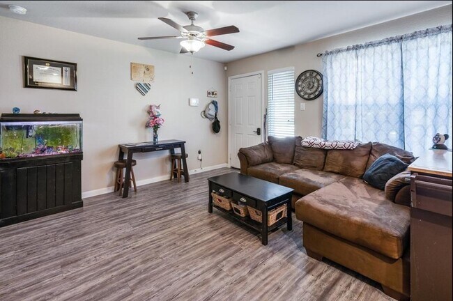 Foto del edificio - 16693 E Hammon