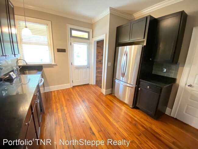 Building Photo - 4 br, 2.5 bath Apartment - 634 Neil Ave