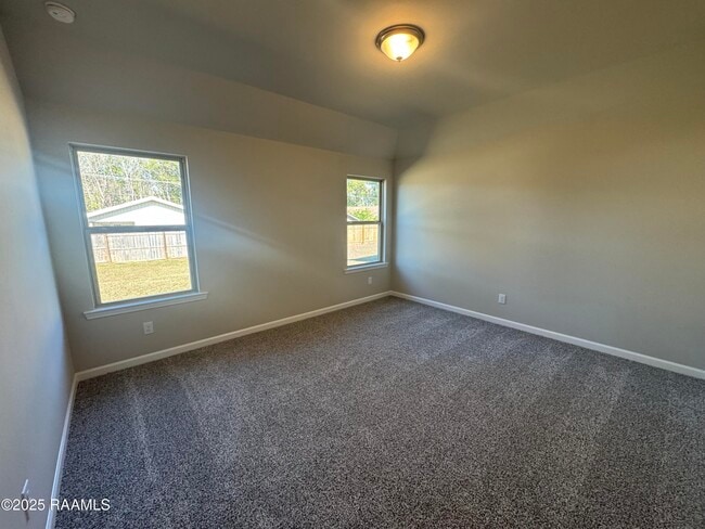 Building Photo - 331 White Pine Dr