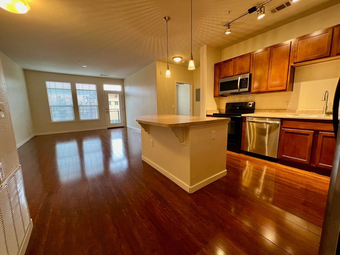 Foto principal - Gorgeous 1 Bedroom 1 Bath With Great Acces...