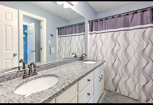 Building Photo - Great 3 Bdrm 2 Bath Home in Gainesville Tx