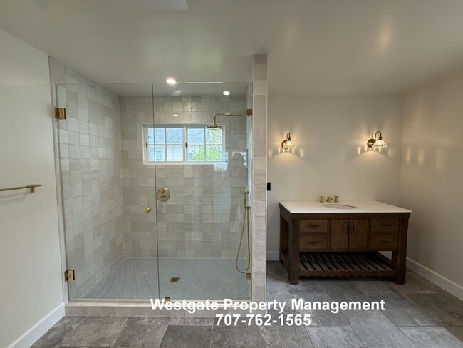 Building Photo - 515 4th St