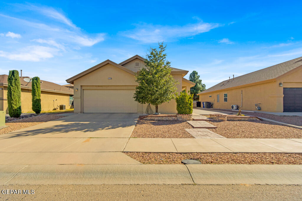Foto principal - 3220 Scarlet Point Dr