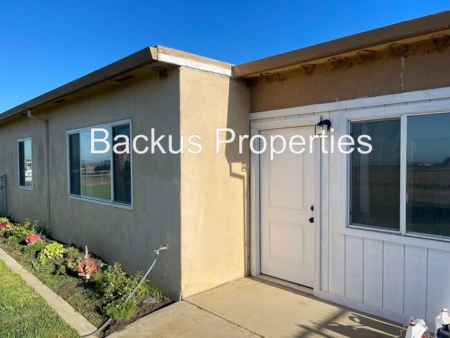 Foto del edificio - 333 Espinosa Rd