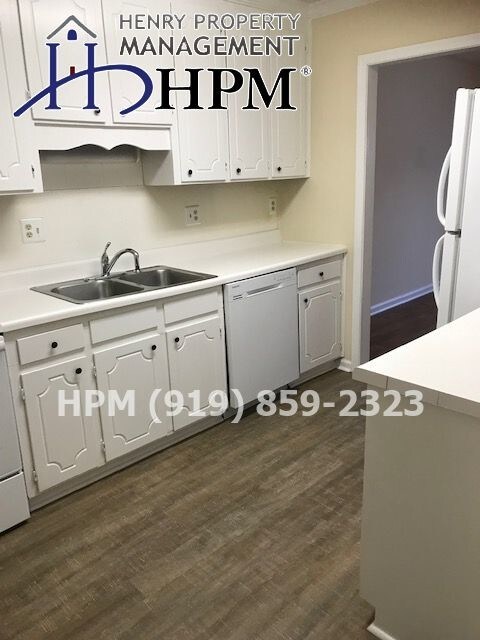 Foto del edificio - 107 Twin Oaks Pl