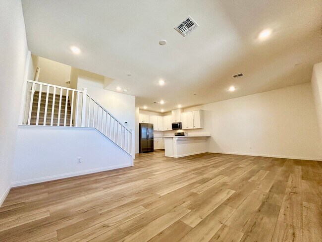 Foto del edificio - Brand new Townhome in Summerlin Grand Park Village