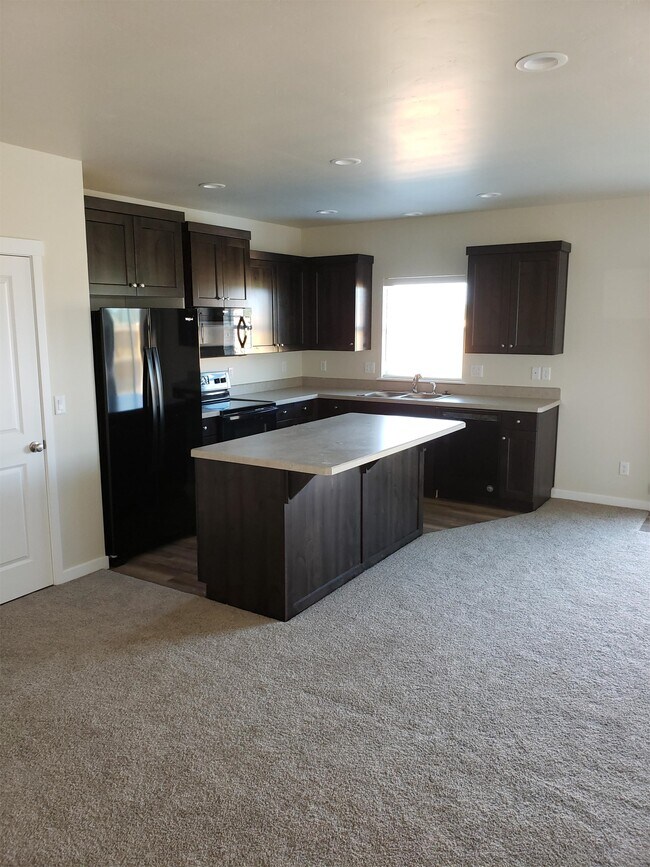 Foto del edificio - 51227 Riley Ln