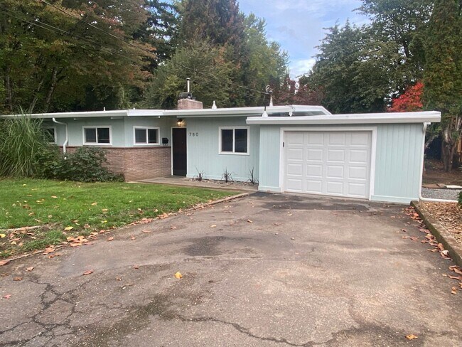 Building Photo - Beautiful updated 2-bedroom home!