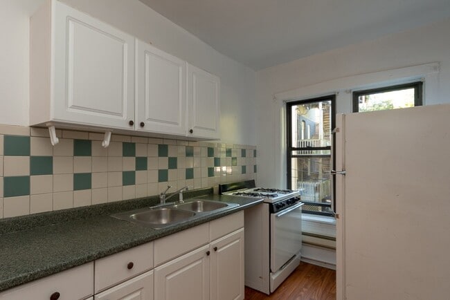 Building Photo - 2847 N Orchard St
