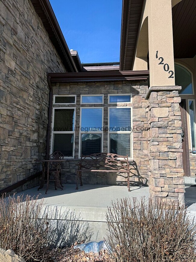 Building Photo - Beautiful Home available with Short Term L...