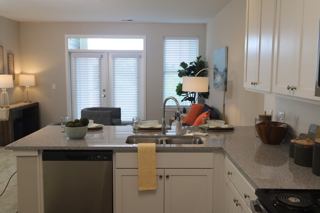 Royal Sail Apartments at Bridgeport Apartments in Suffolk, VA