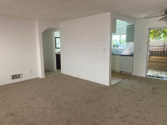 Foto del edificio - 221 N Juanita Ave