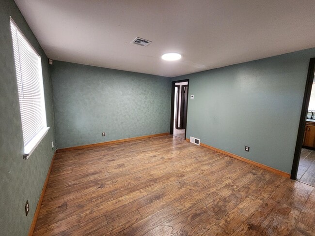 Foto del edificio - 2313 Trosper Pl