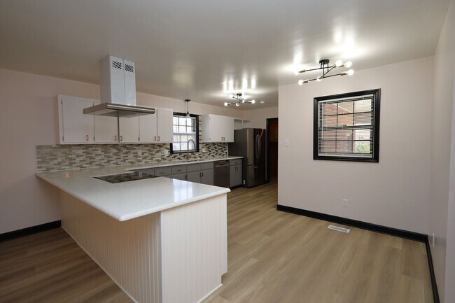 Foto del edificio - 4018 N Oak Street Extension