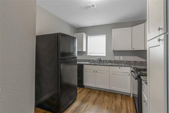 Building Photo - 3621 Mainer St