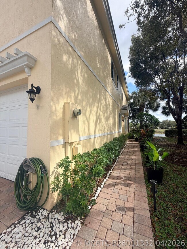 Building Photo - 7644 Foxcroft Ln
