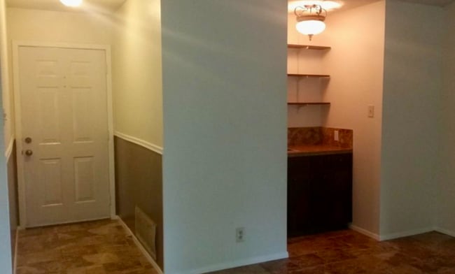 Building Photo - 7202 Silvermine Dr