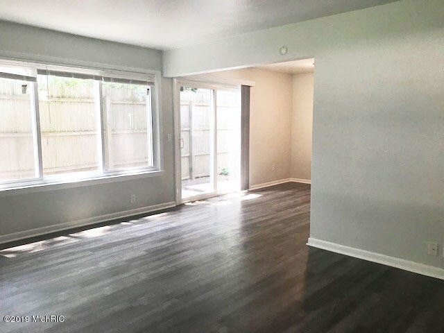 Foto del edificio - 7342 Lovers Ln