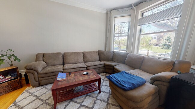 Foto del edificio - 2631 N Sheffield Ave