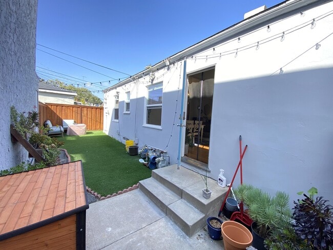 Building Photo - 3924 Kendall St