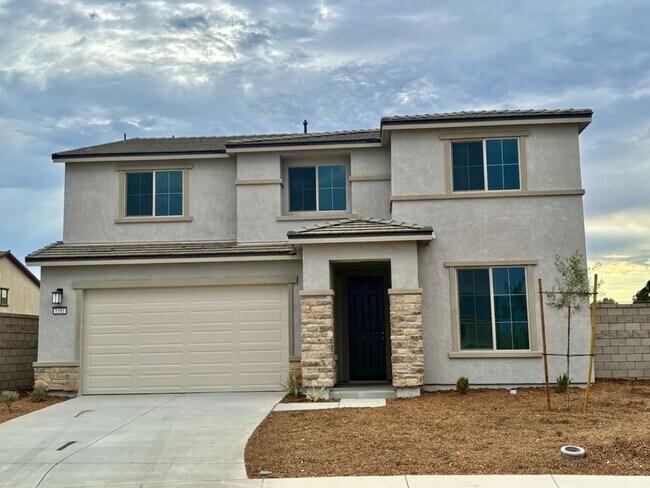 Foto del edificio - Brand New two-story 6 Bedrooms, 3 Baths So...