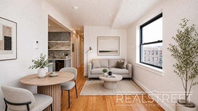 Foto del edificio - MODERN 1 BED IN CROWN HEIGHTS!