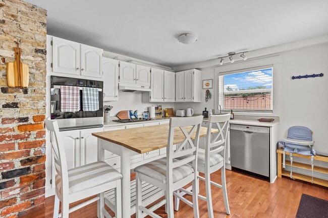 Building Photo - 61 Signal Hill Rd