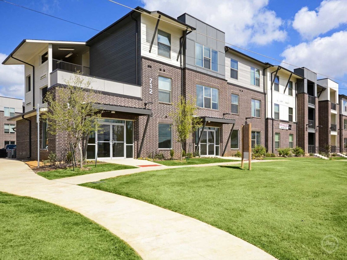 SEVEN TWELVE LOFTS Rentals in Denton at 712 S Elm St Denton, TX