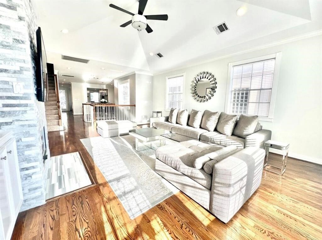 Primary Photo - 1714 Roy St
