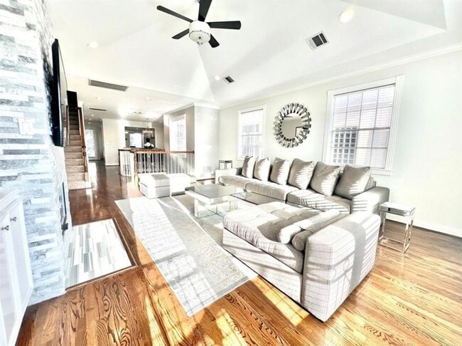 Building Photo - 1714 Roy St