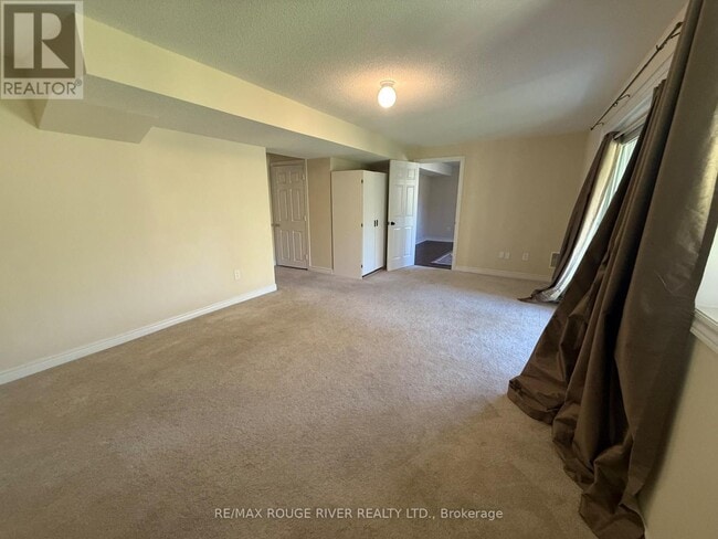 Building Photo - 140 Rushworth Dr