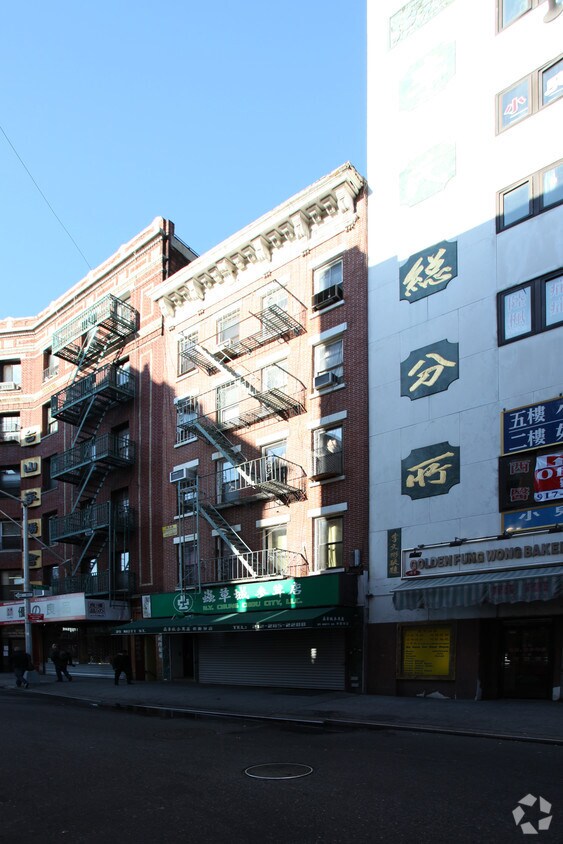 Building Photo - 39 Mott St