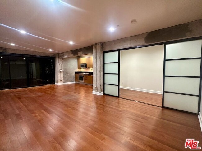 Foto del edificio - 416 S Spring St