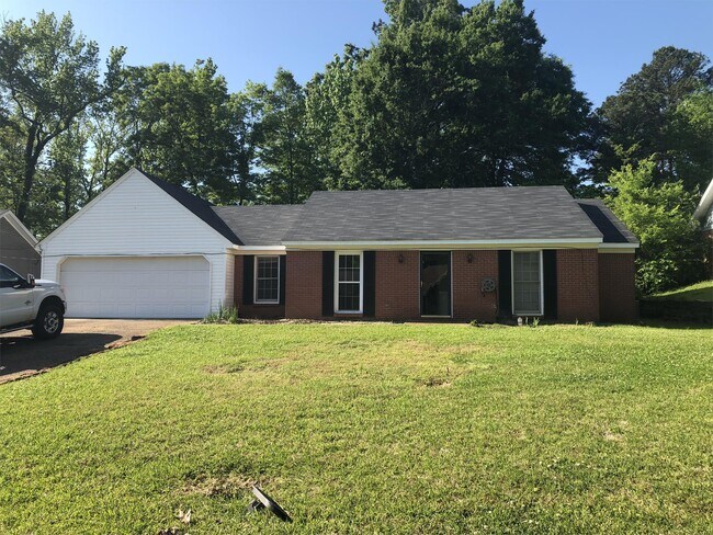 Building Photo - 1613 Springridge Dr