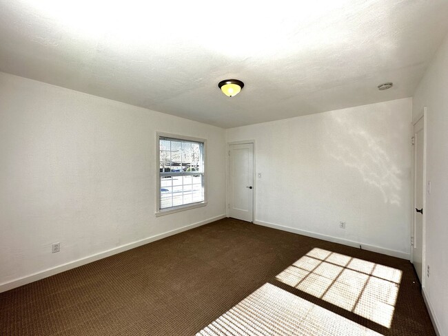 Building Photo - 3 Bedroom/2.5 Bathroom Novato Home - 1012 Second Street