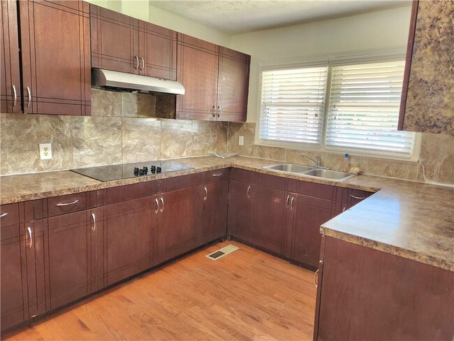 Foto del edificio - 3350 Ridge Rd