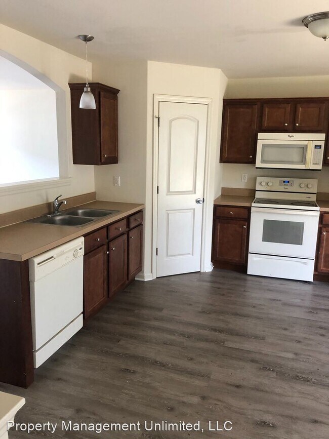 Building Photo - 3 br, 2.5 bath House - 920 Lantern Ct