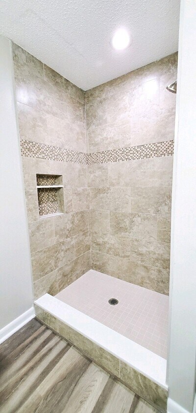 Foto principal - 1104 Sebago Ave N