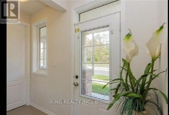 Photo du bâtiment - 74 Veterans Drive