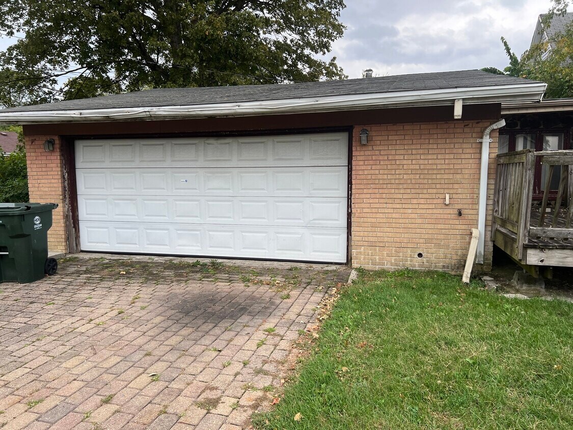 Building Photo - 14941 Evans Ave