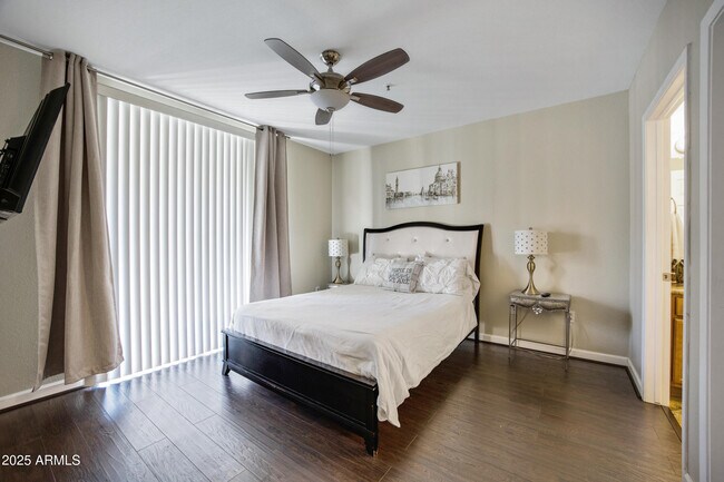 Foto del edificio - 4925 E Desert Cove Ave